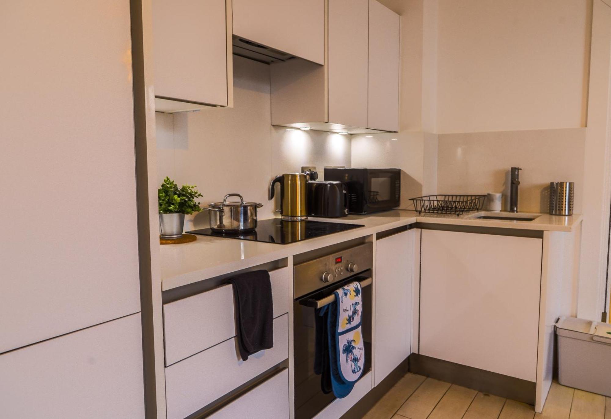 Cozy Entire Flat With Gated Parking- Contractors, Family, Groups * Reading